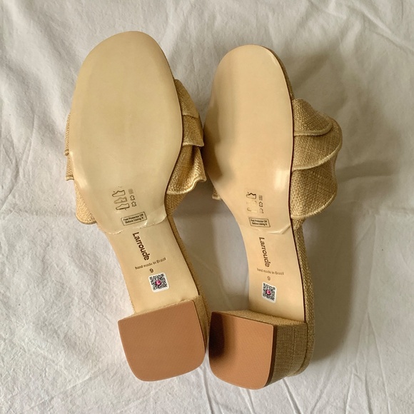 Ivy Ruffle Flat Mule In Beige Raffia | Over The Moon Larroude Brigitte Ruffle Mule In Beige Raffia 9 NEW